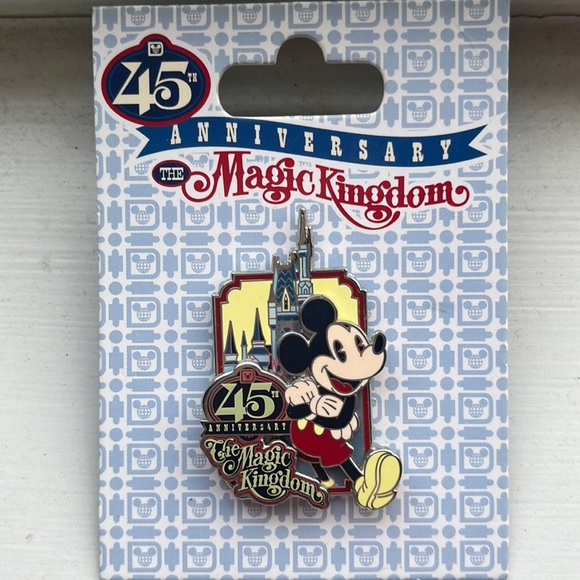 Limited Edition Walt Disney World 45th anniversary Magic Kingdom collector pin - Picture 1 of 2